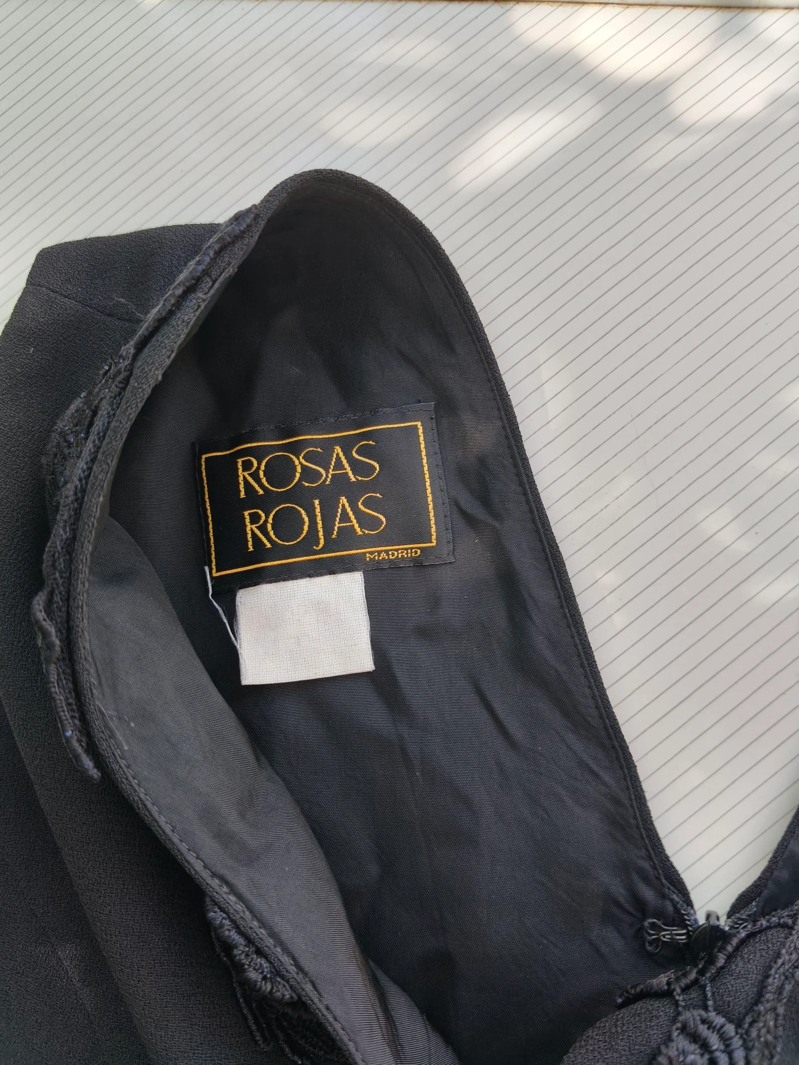 Vestido curto preto "Rosas Rojas" com guipur e gaze – photo 8